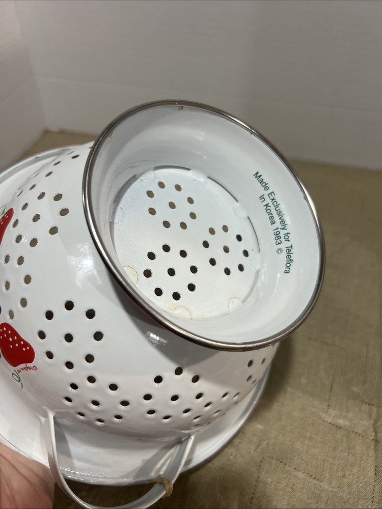 Vintage 1983 Teleflora Strawberry Colander Kitchen Decor Fruit