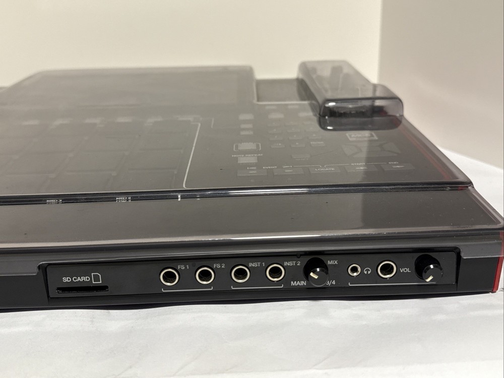 Akai Professional MPCX Standalone Sampler & Sequencer /Read