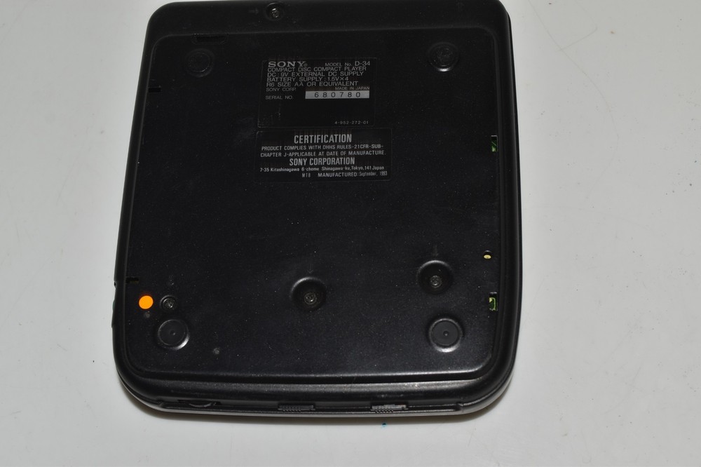 SONY DISCMAN CD COMPACT PLAYER D-34 (JCC22)