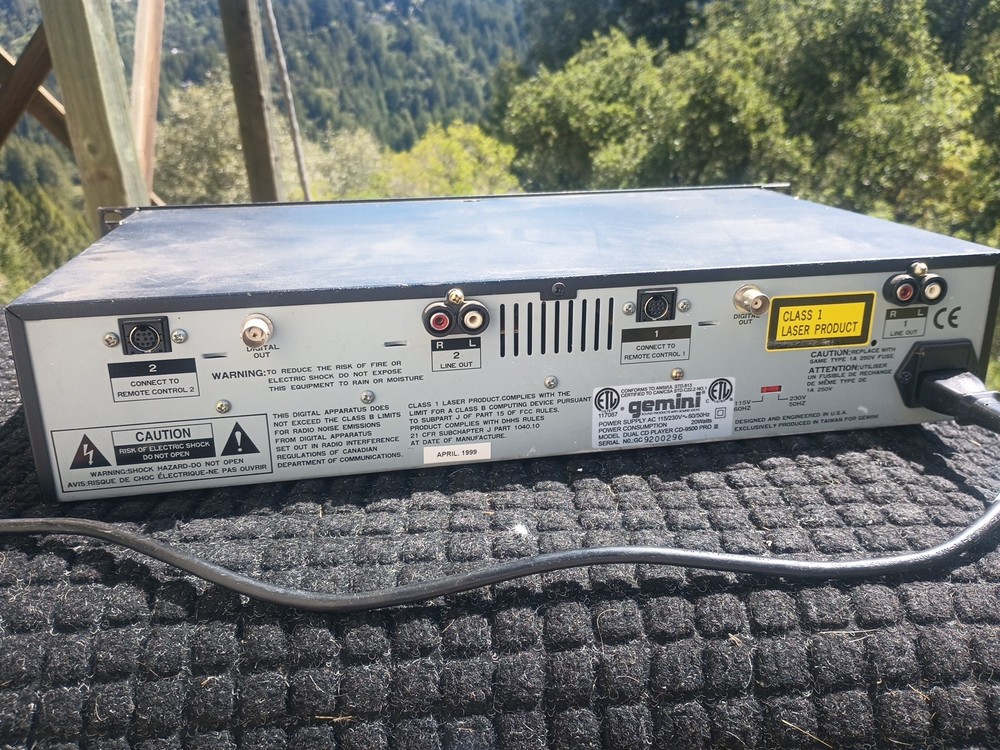 2 Piece Gemini CD-9500 Pro III Dual CD Player plus Controller