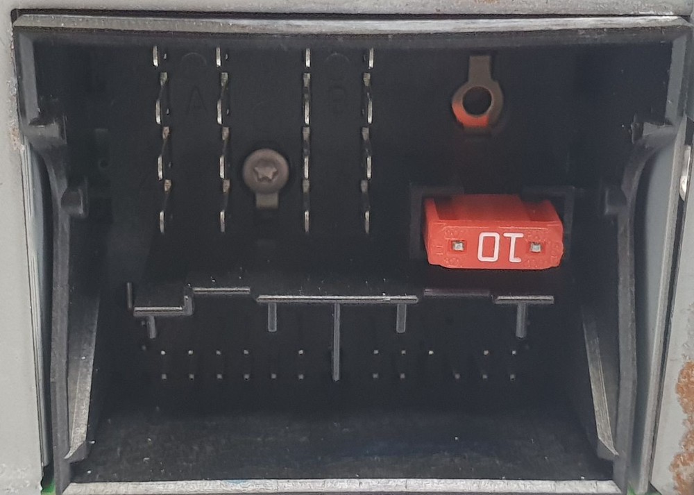 VOLKSWAGEN PASSAT 10-14 B7 362 CD HEAD UNIT WITH CODE 1KO 035 186 AB