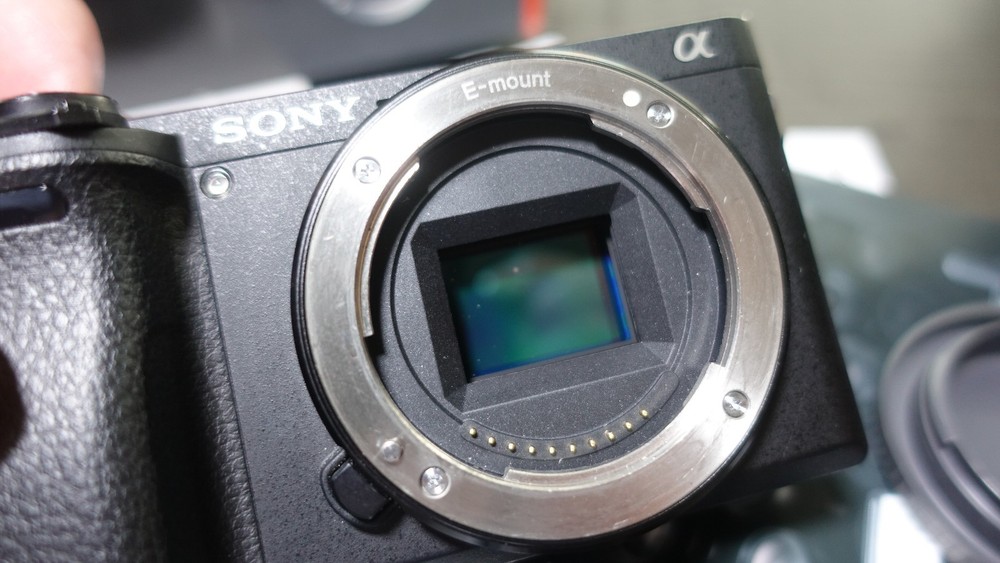 Sony a6300 Mirrorless Camera - Used (3475 shutter count) Needs sensor cleaned