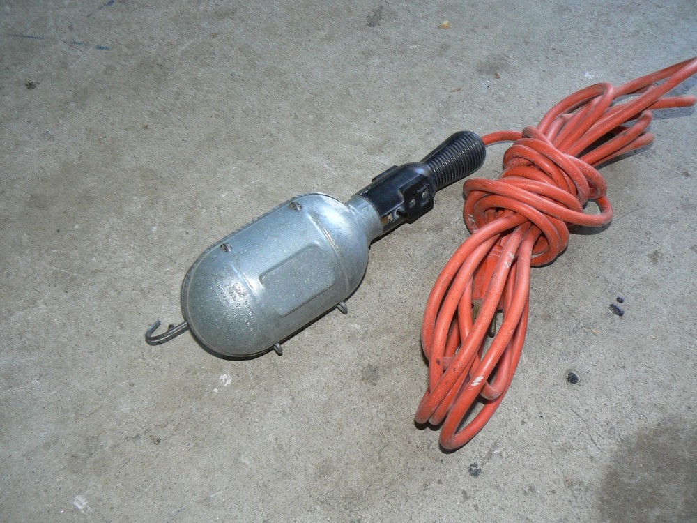 Heavy Duty Trouble Light, 25 Ft, Metal Cage.