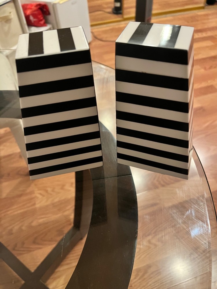 Black and White Book Ends