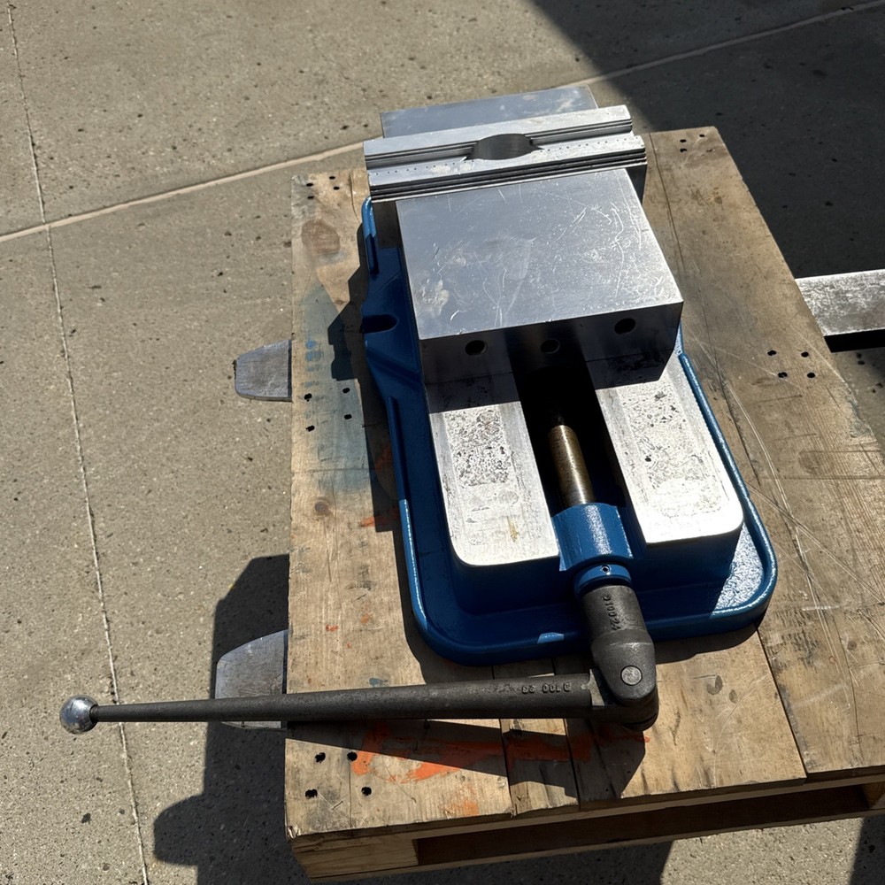 KURT D100 VISE (002