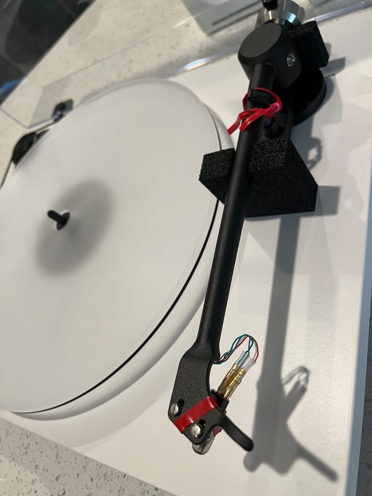 U-Turn Audio Orbit White Turntable Built In Pre Amp Tested Working With Cables