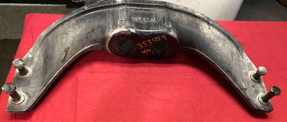 PACCAR OEM FRONT ENGINE MOUNT A24-1079-3,