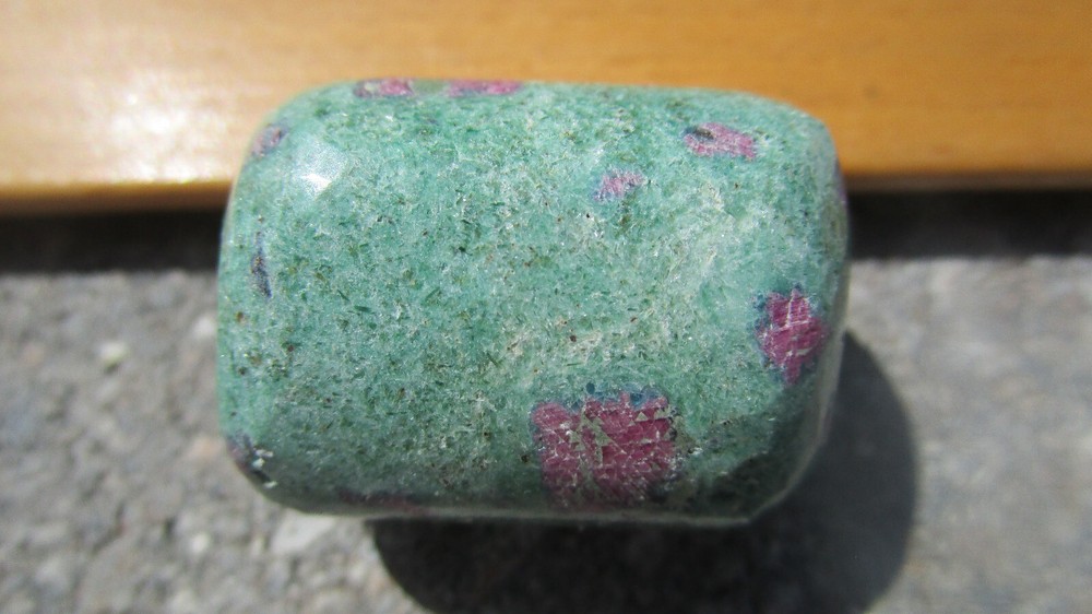Natural Longwave Fluorescent Mineral Rock Ruby O76