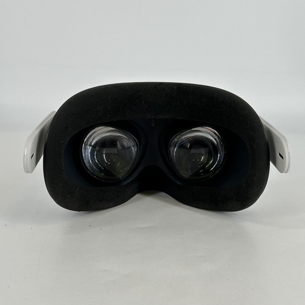 Meta Quest 2 VR Headset 256GB w/ Controllers/Regular Strap - Fair