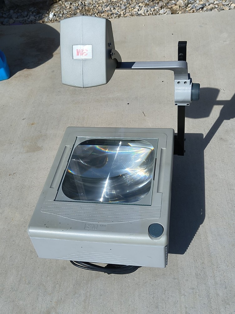 3M 1700 Series overhead projector