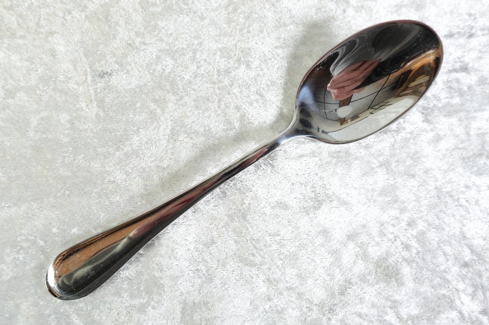 Icarus Pattern By Oneida Stainless Steel Flatware 11 Place Oval Soup Spoons