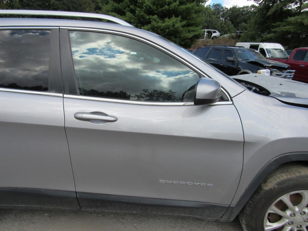 CHEROKEE 2019 Glove Box 1076173
