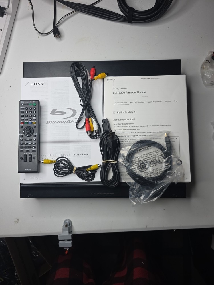 SONY BDP-S300 Blu-Ray Player W/Remote & Cables TESTED & WORKS - READ DESCRIPTION