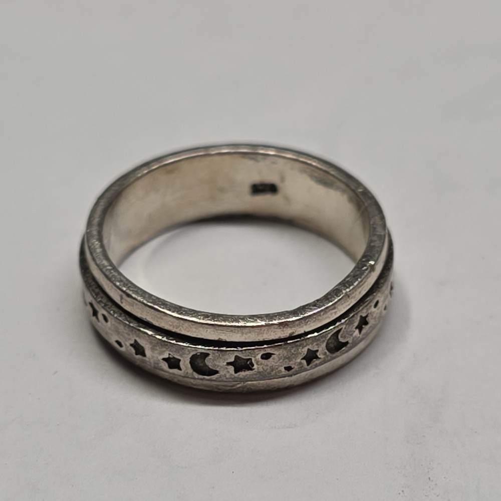 925 Sterling Silver Spinner Ring with Moon & Star Design size 6.75.