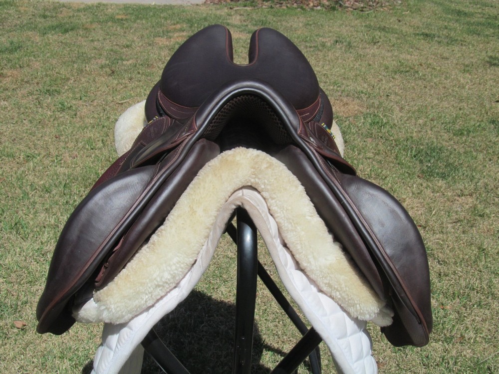 17.5" DEVOUCOUX ENARA jumping saddle(CRYSTALS)-(INCLUDES ACCESSORIES) 2024 MODEL