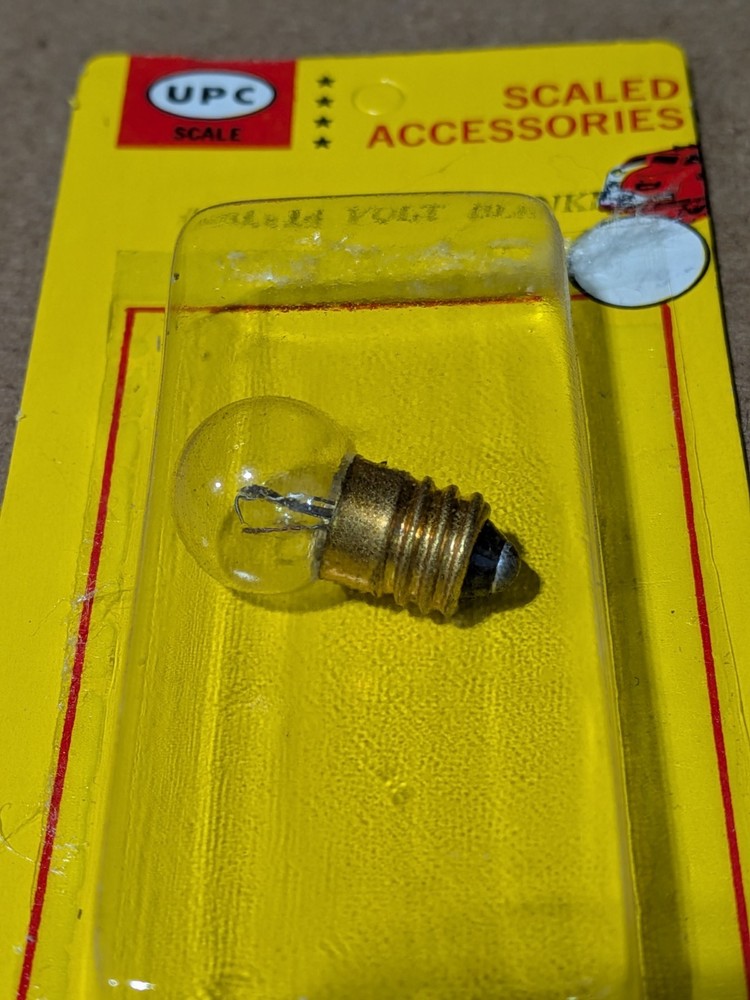 UPC Scale - O/O-27 Scale - #281 - 14V Blinker Screw-In Type Bulbs - NOS