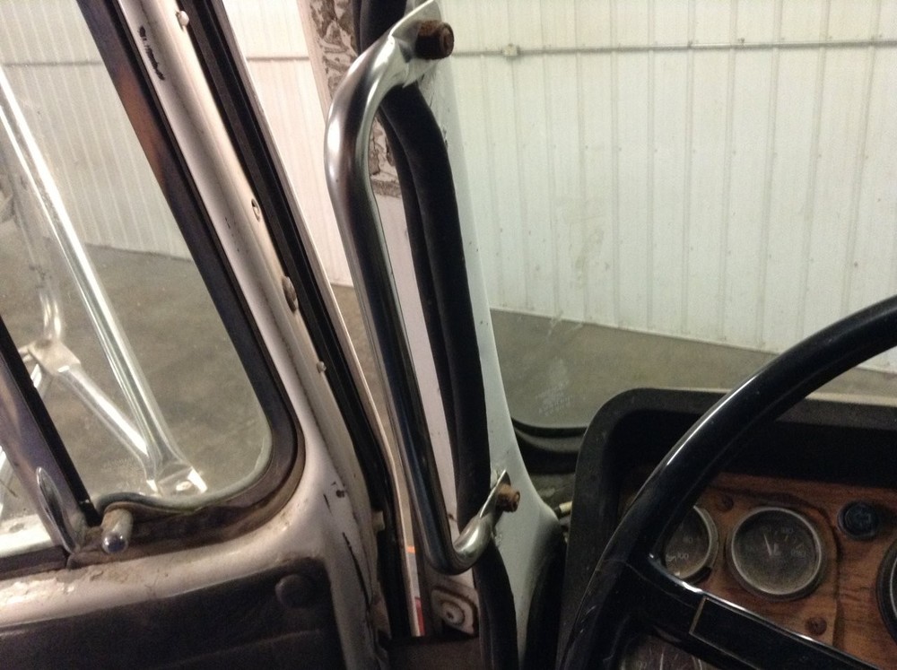 Volvo WHS 10(in) Grab Handle, Cab Entry (Front) - Used