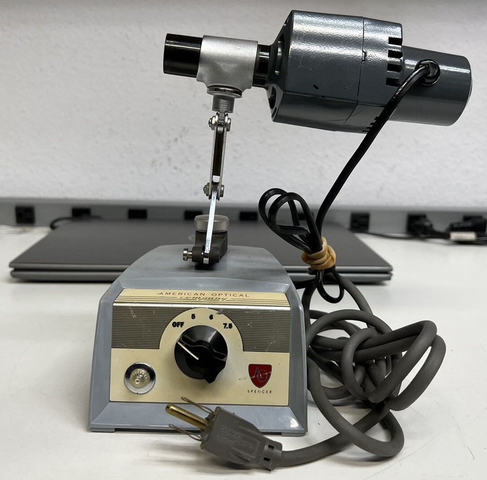 AO American Optical 651  Microscope Illuminator Variable Intensity ( Venteg )