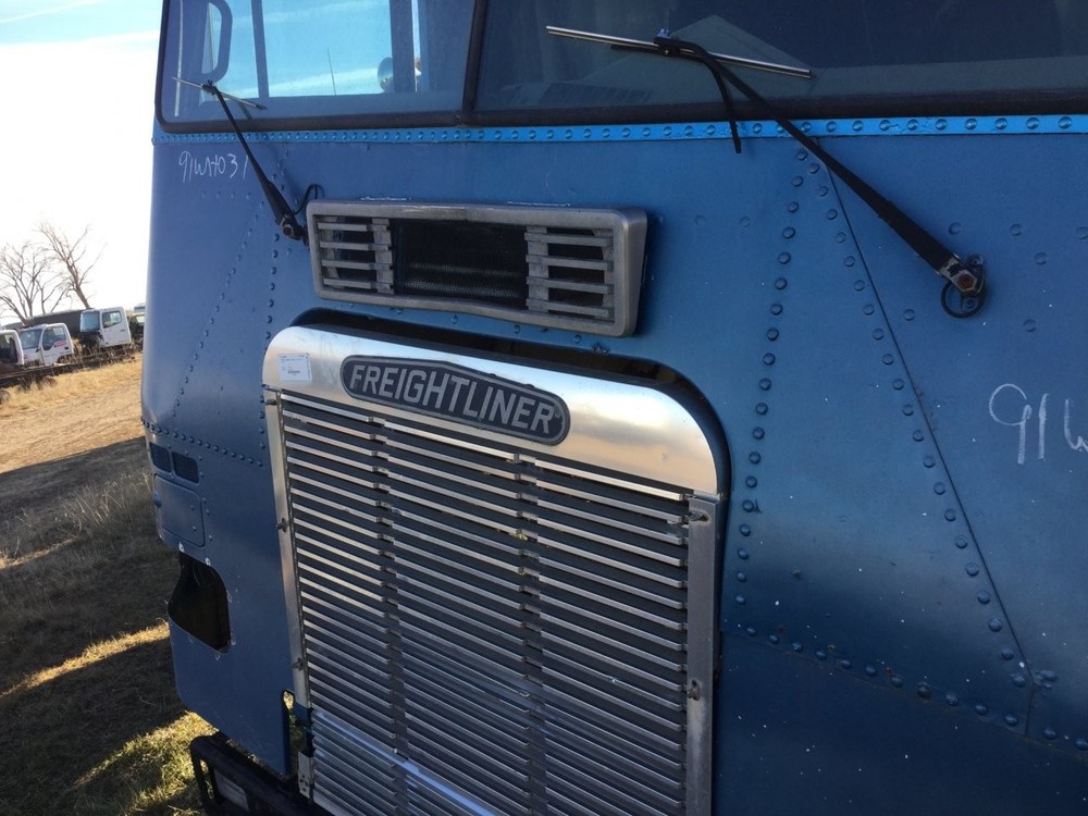 Freightliner FLA ALUMINUM FRONT CENTER Panel