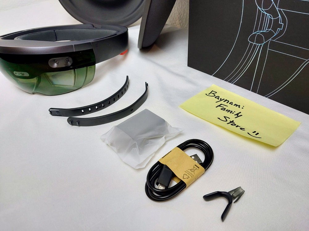 Microsoft HoloLens Developer Edition 1st Generation & Case - Excellent Condition