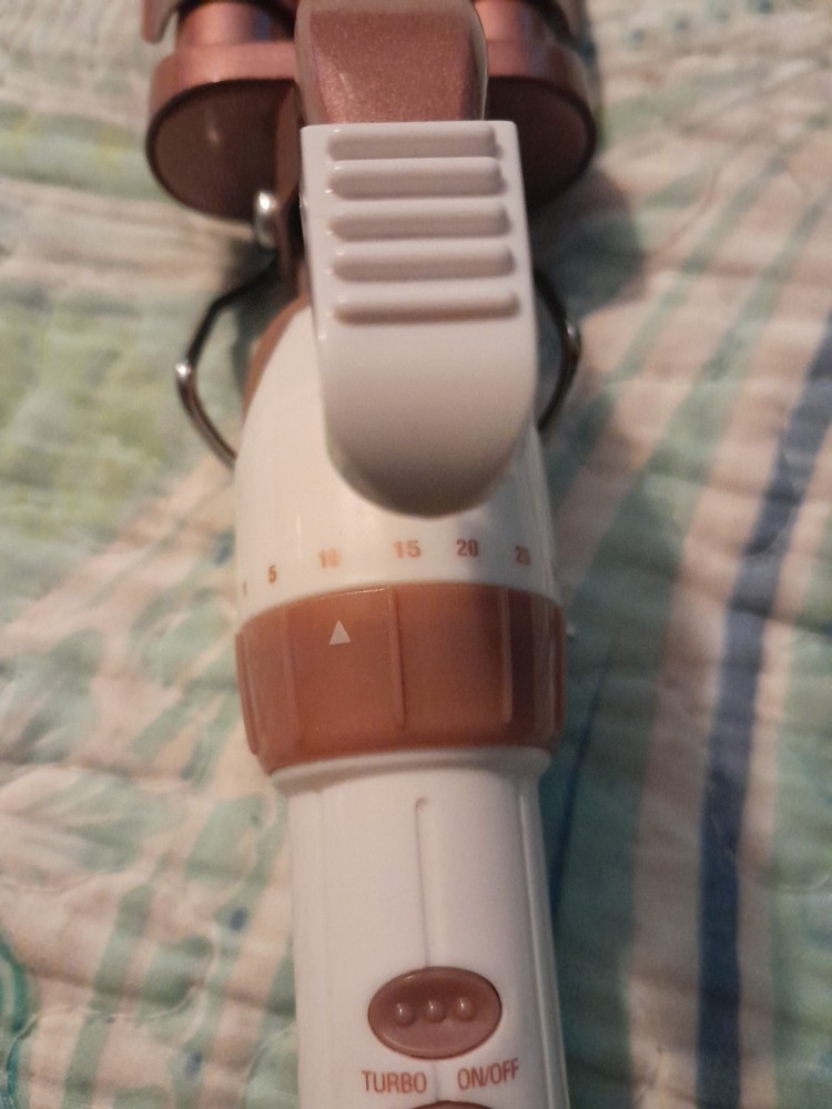 Conair Ceramic Triple Barrel Curling Iron Very Nice Preowned Working Condition