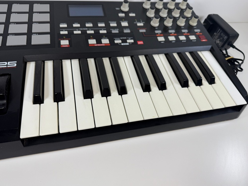 Akai Professional MPK 25 USB Midi Performance Keyboard