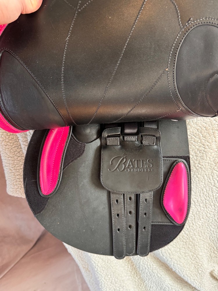 **PRICE DROP** Bates Victrix Adjustable 17" Jump Saddle CAIR with accessories
