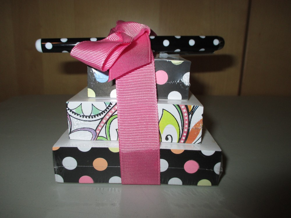 Hallmark Note Tower With Pen - Hallmark Stationary - NEW