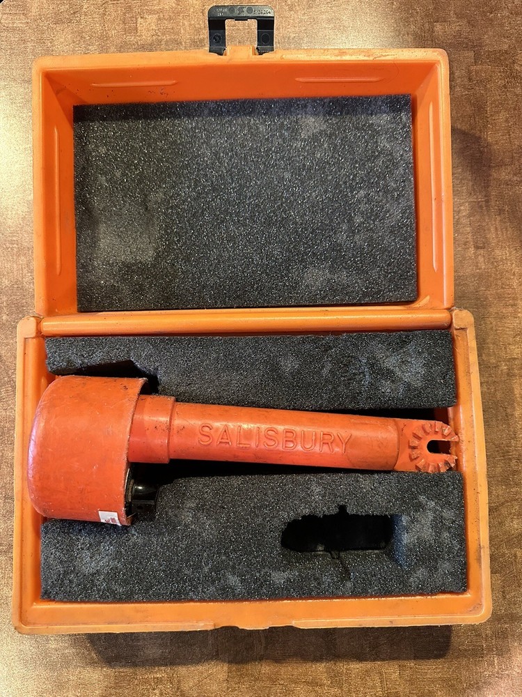 *** SALISBURY WHSCO AUDIO VISUAL  AC VOLTAGE DETECTOR IN CASE ***