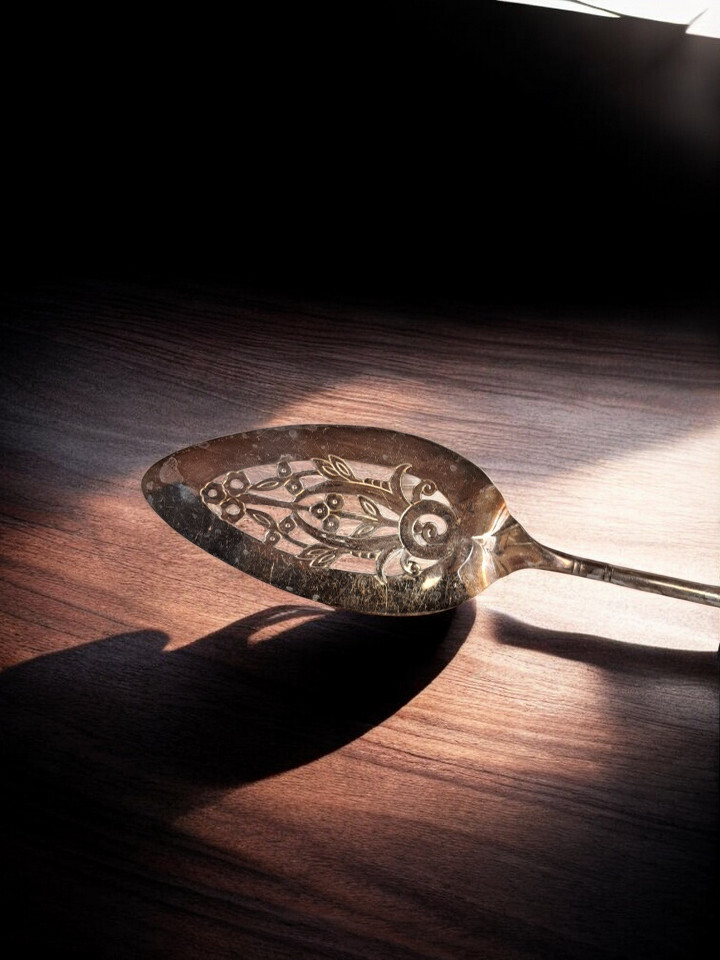 Community Silverplate Pie / Cake Server Floral Design