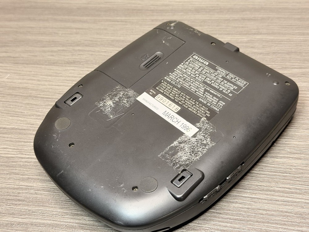 Aiwa FM-AM COMPACT DISC PLAYER XP-R800