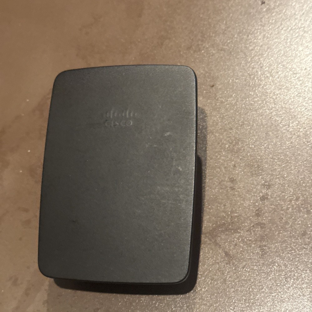 Cisco Linsky- Re1000 Range Extender Wireless N Router Extender. Used