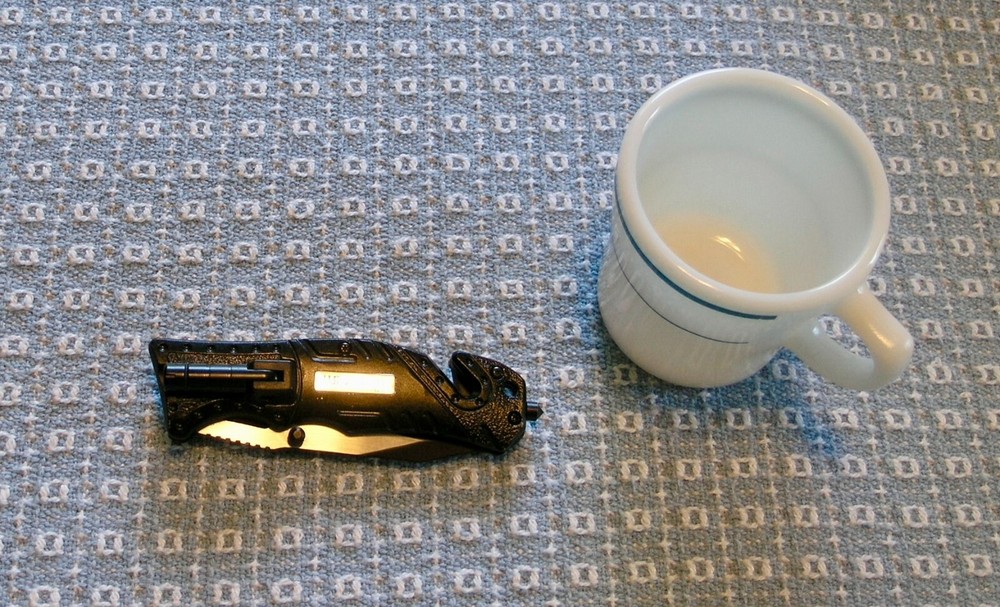 Folding Pocket Knife Black Serrated 3.5" Blade WARTECH, Spring-assist open