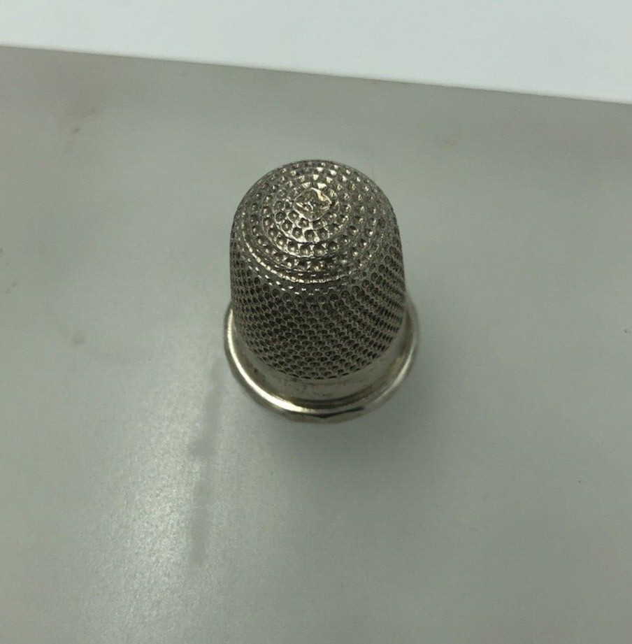 Antique Solid Silver Thimble Chester hallmark 1902 Size 6 Super condition boxed