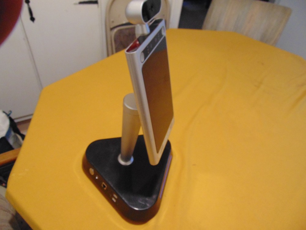 Ikio Dynamic Detection Display Temperature Scanner Kiosk with Table Stand