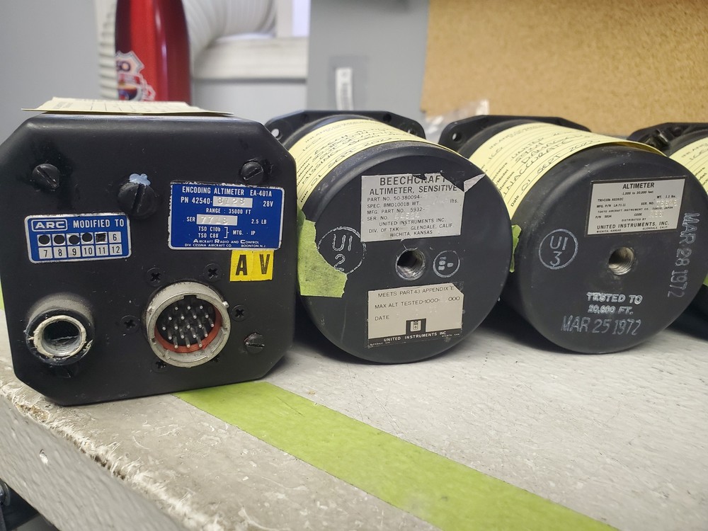 Lot of 10 Altimeters