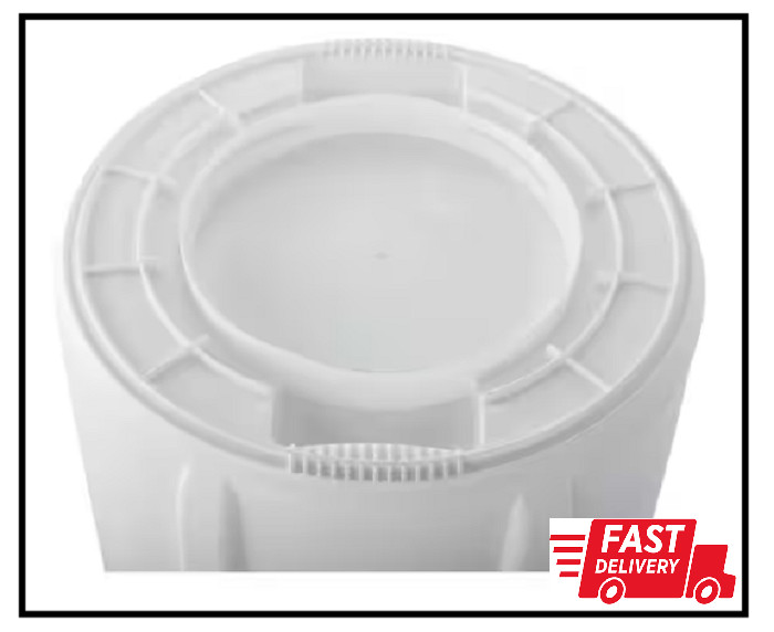 Brute 10 Gal. White Plastic Round Trash Can