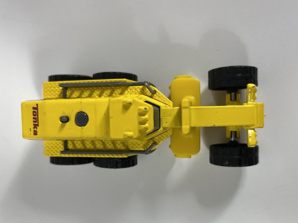 2016 Hasbro Tonka 4” Yellow Diecast Road Grader