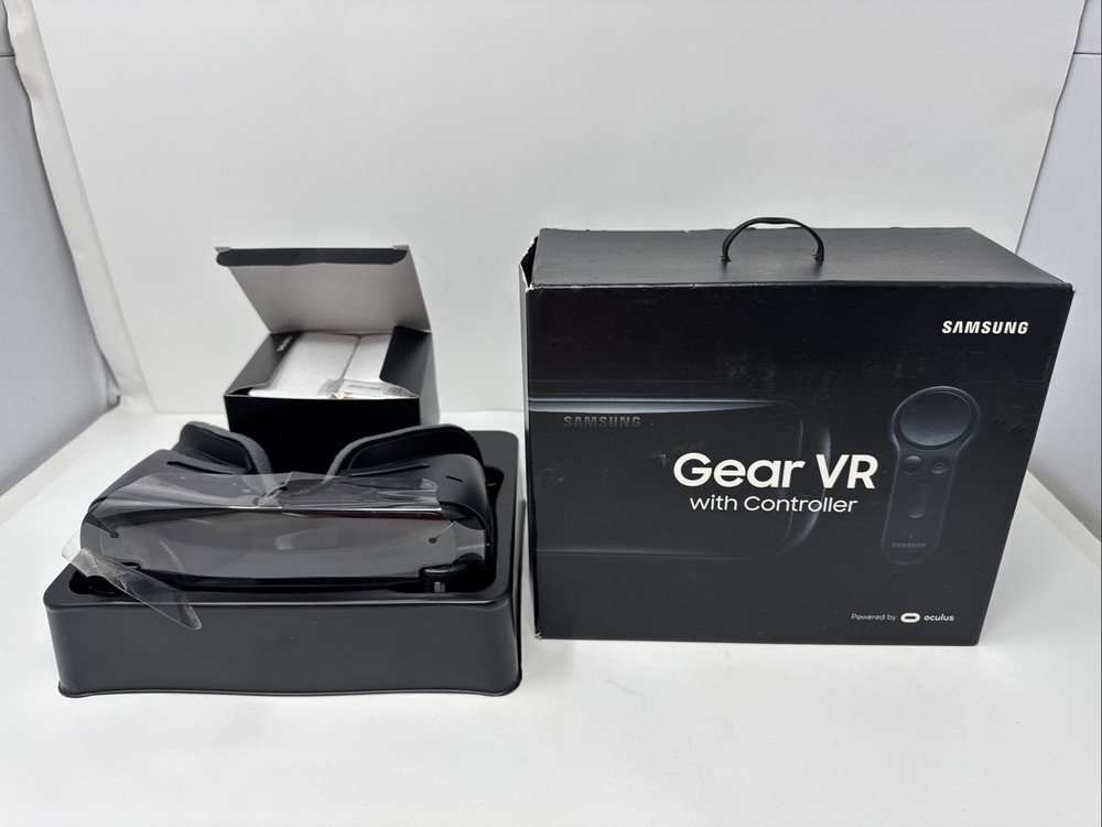 Samsung Gear VR with Controller Powered by Oculus SM-R324 New Open Box