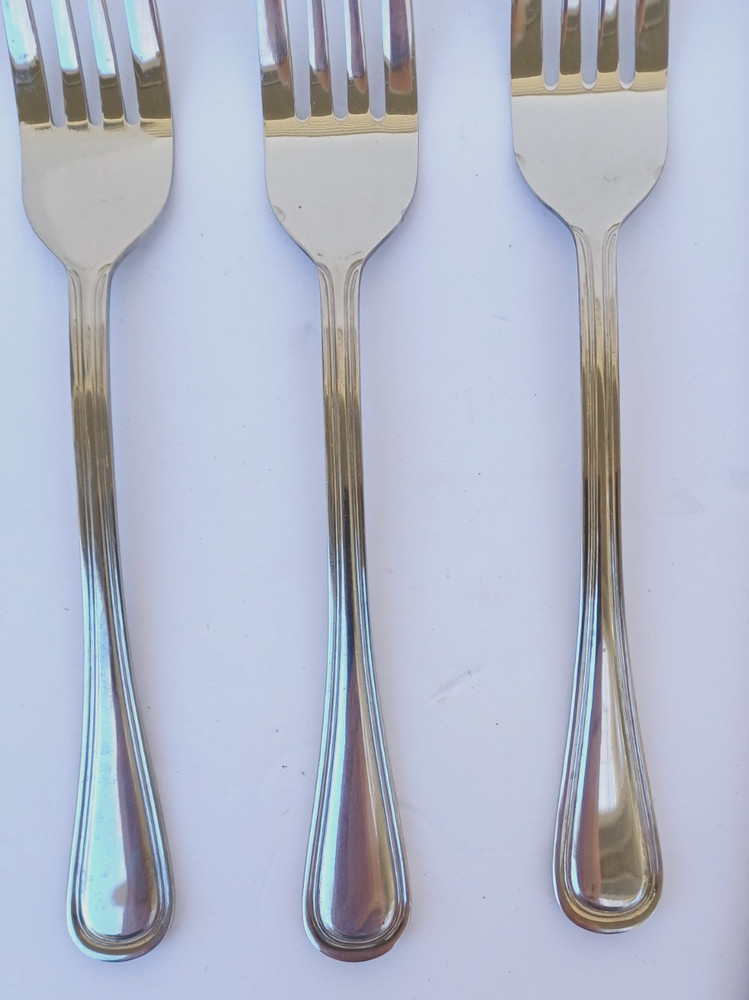 Oneida Tress Hollis Design 16 Piece Set Stainless Flatware