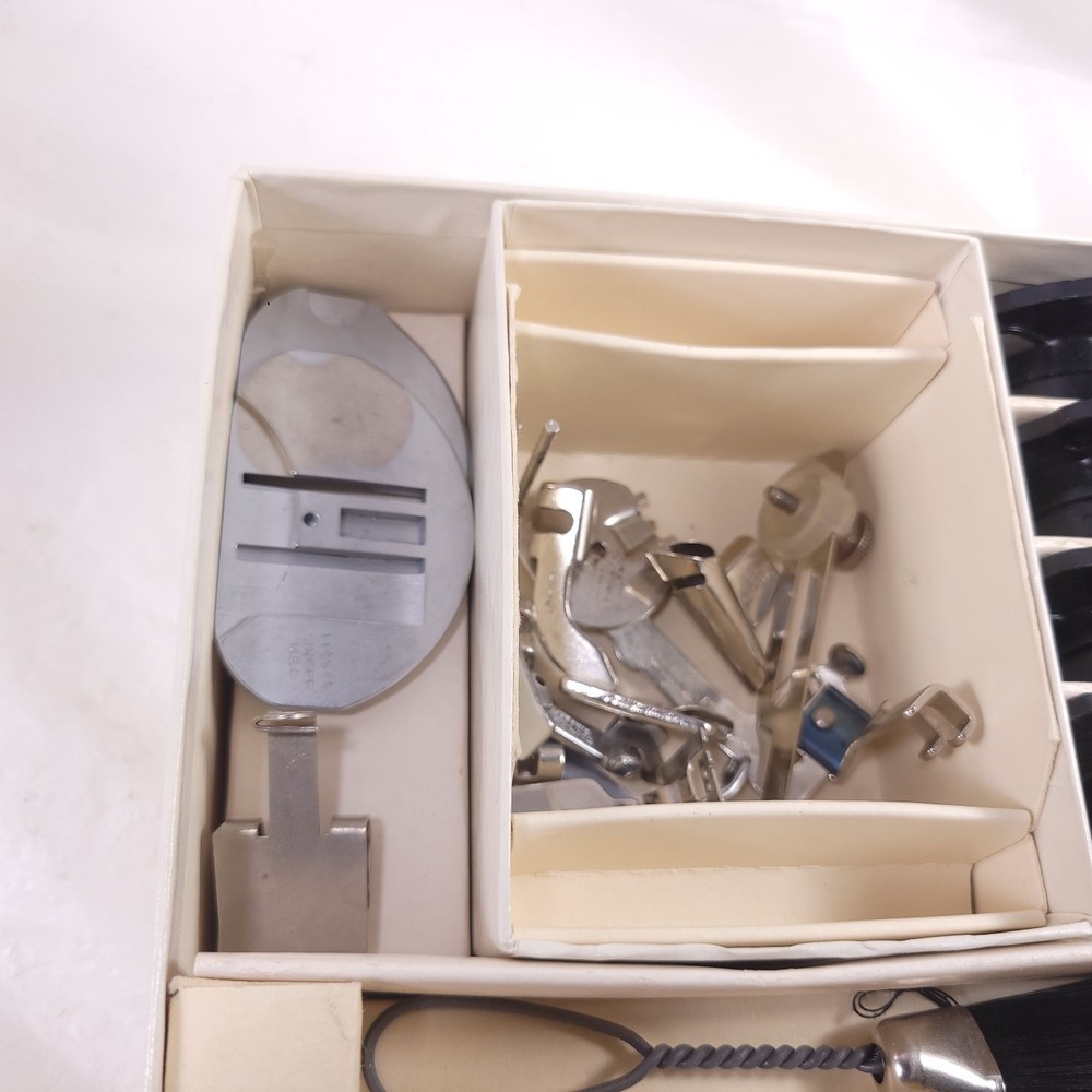 Singer Accessories Deluxe Zig-Zag Sewing Machine Model 620
