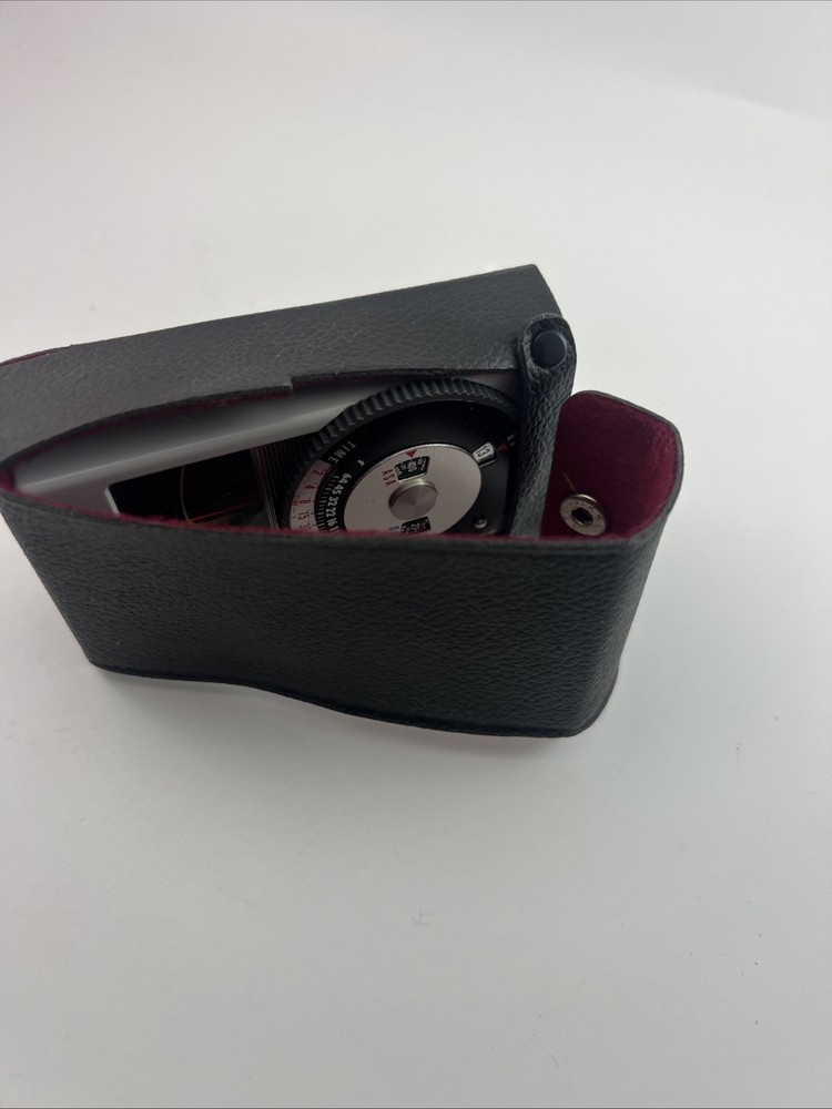 Vivitar No. 30 Exposure Light Meter With Case