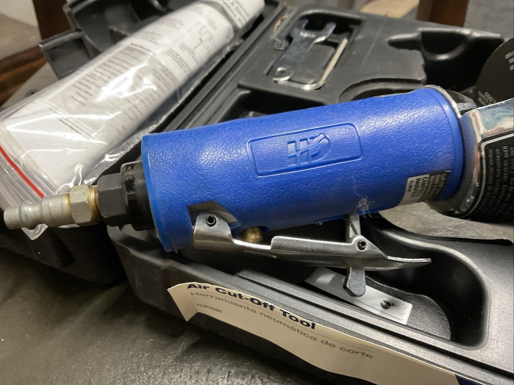 CAMPBELL HAUSFELD AIR CUT OFF TOOL, With Case, 4 Wheels, Tools