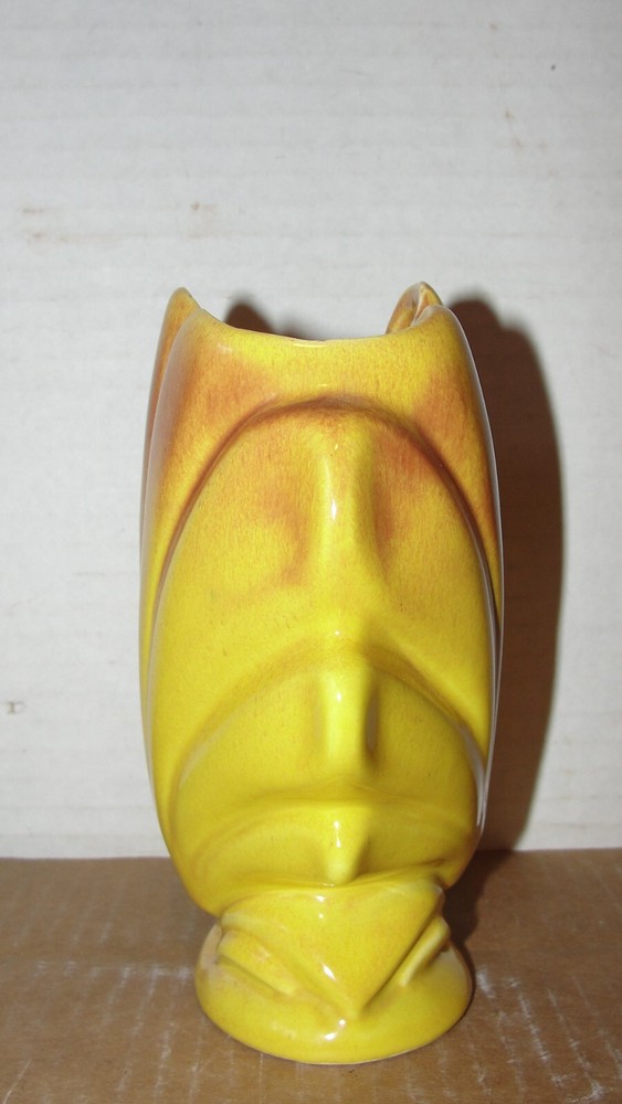 UNMARKED YELLOW 6" SEASHELL FLOWER PLANTER