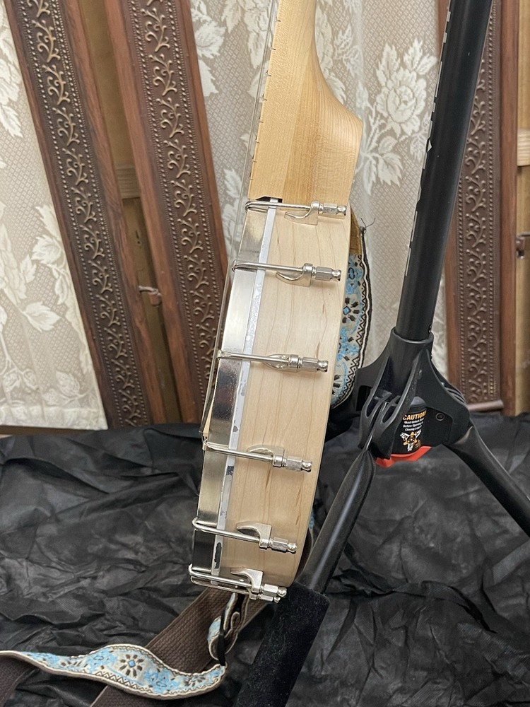 Deering Goodtime Banjo Lefty WITH Morgan Monroe Hard shell case
