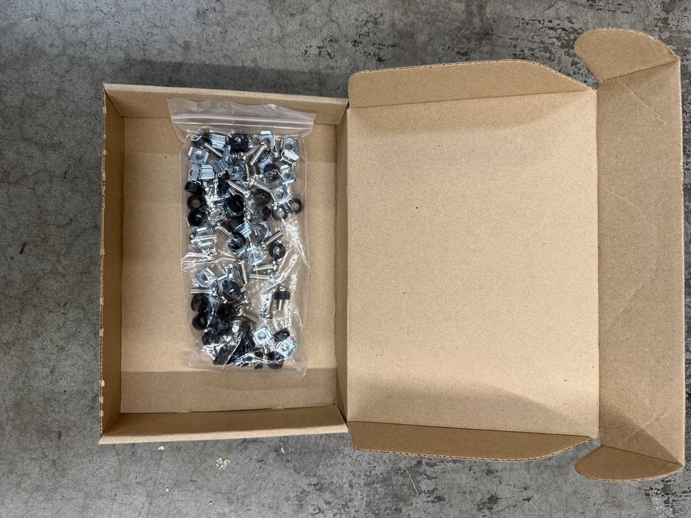 APC AR8100 Hardware Kit Package of 32