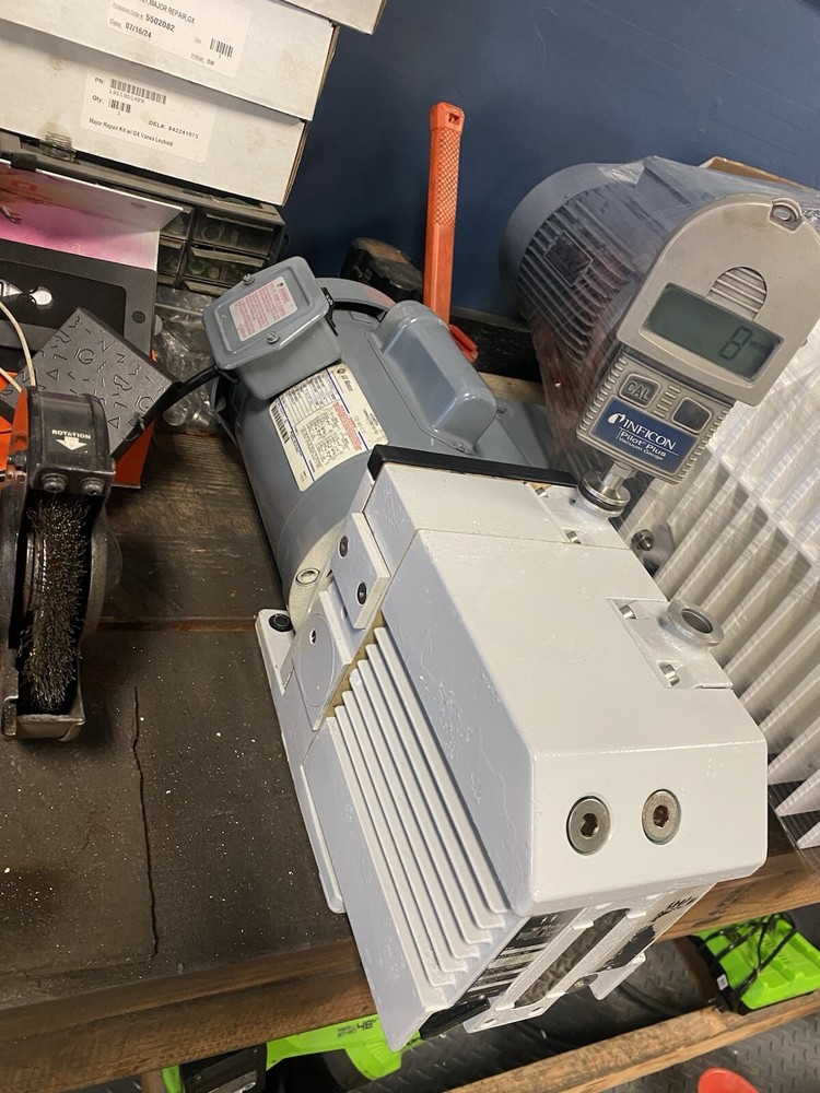 Leybold D8B Vacuum Pump