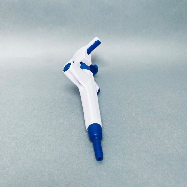 Accuris Handheld Vacuum Controller with 8 Channel Adapter 200 ul Pipette Tips