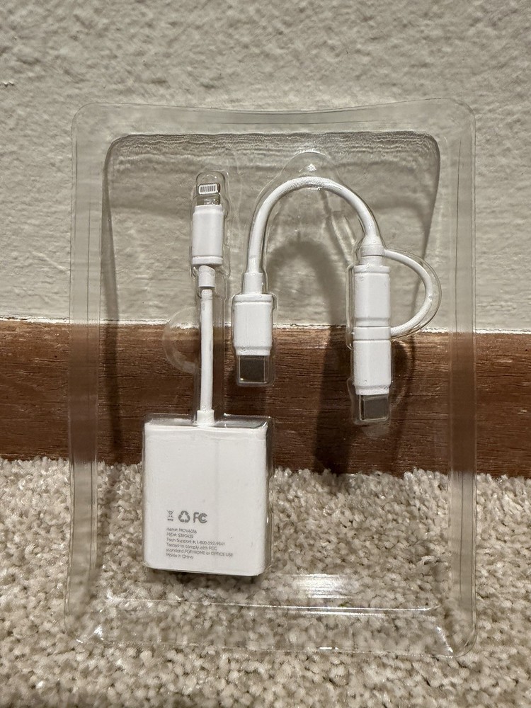 Vivitar Apple MFI/Android Mobile MicroSD Card Reader White New Damaged Box