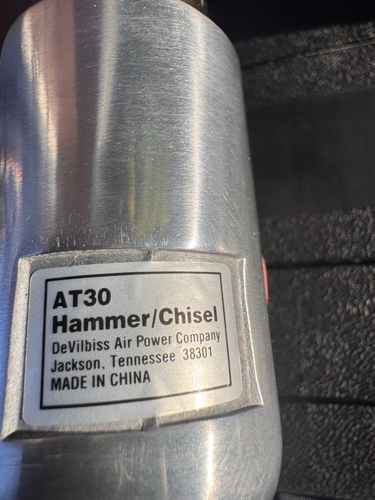 New Devilbiss AT30 Pneumatic Air Chisel Hammer